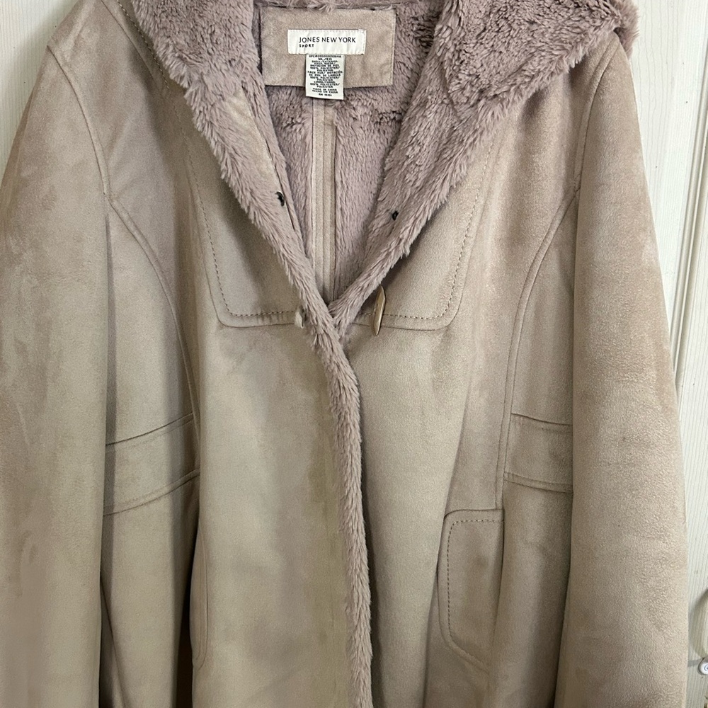 Jones New York Cream Teddy Jacket with Plush Lining and Wide Collar